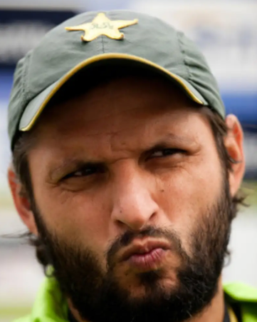 Shahid Afridi Reunites With Missing Dog Max