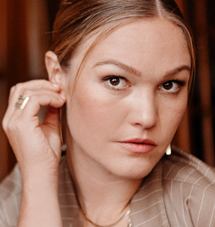 Hollywood icon Julia Stiles joins Dancing with the Stars Season 35!