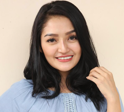 Siti Badriah - Lagi Syantik is sitting around 878M YouTube views, while Lagi Tamvan is around 268M and Goyang Dumang around 289M