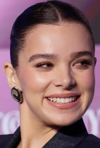 Hailee Steinfeld Goes Viral Cheering for Husband Josh Allen: The SoFi Stadium Thriller, That Unfiltered Suite Celebration, and the Private Love Story That Captivated the NFL