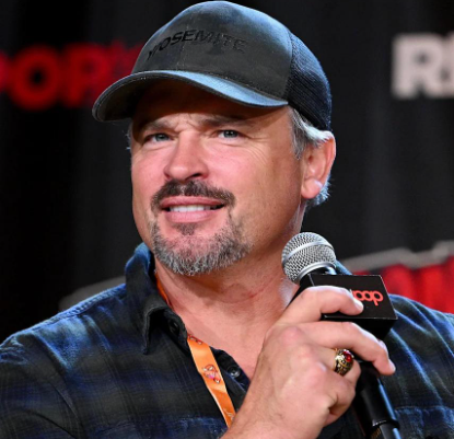 Tom Welling Goes Viral After Accidentally Sharing His Reflection in a Hotel Window: The Manhattan Skyline Slip, The Four-Word Quip That Broke The Internet, and The 25th Anniversary Celebration of Smallville